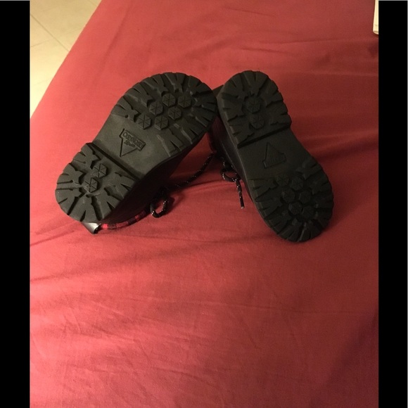 OshKosh Black toddler boot baby size 7 - Picture 3 of 8